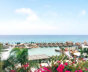 Cratos Premium Hotel & Casino