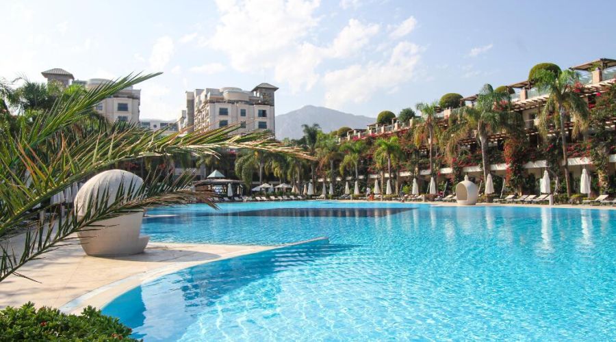 Cratos Premium Hotel & Casino