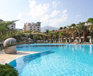 Cratos Premium Hotel & Casino