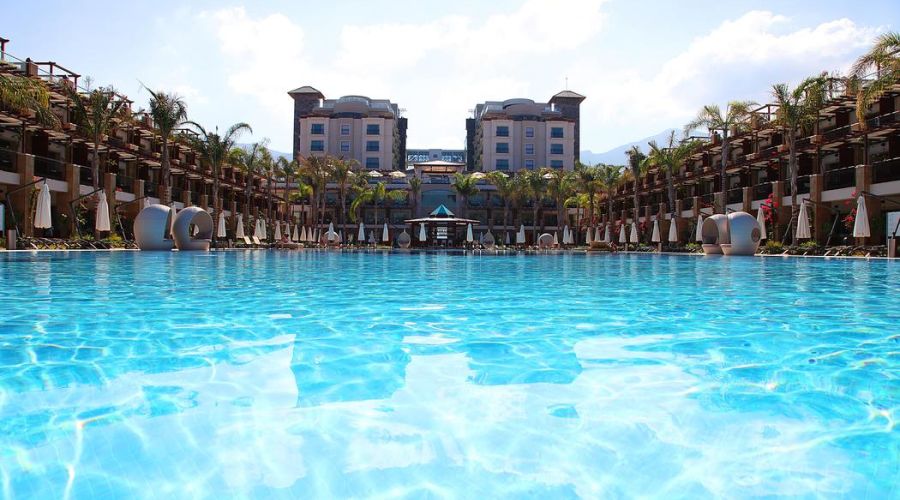 Cratos Premium Hotel & Casino