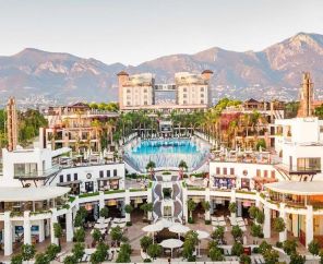 Cratos Premium Hotel & Casino