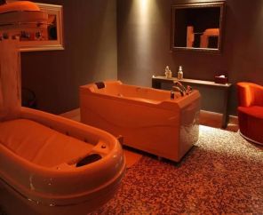 Cratos Premium Hotel & Casino