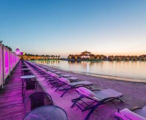 Cratos Premium Hotel & Casino