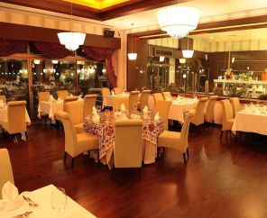 Cratos Premium Hotel & Casino