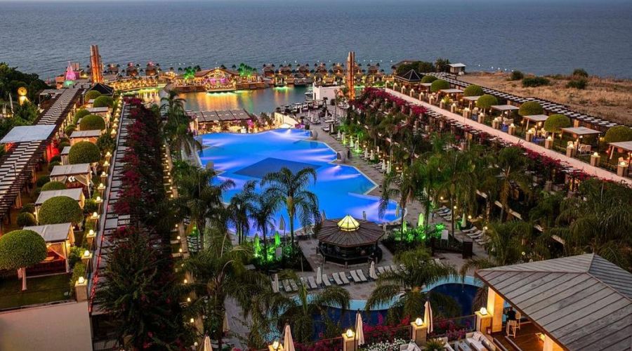 Cratos Premium Hotel & Casino