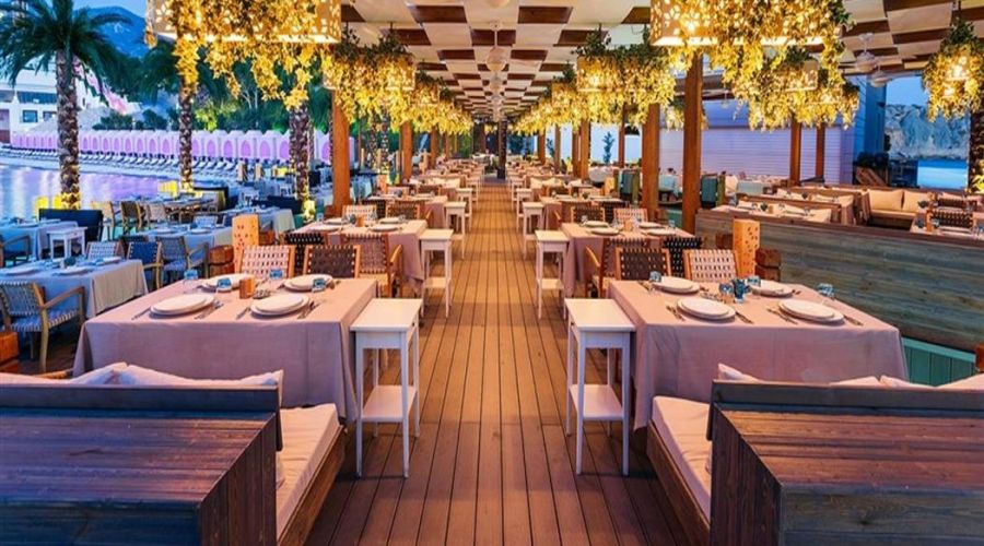 Cratos Premium Hotel & Casino