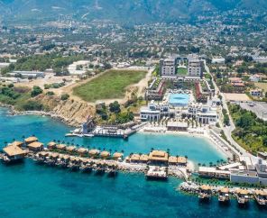 Cratos Premium Hotel & Casino