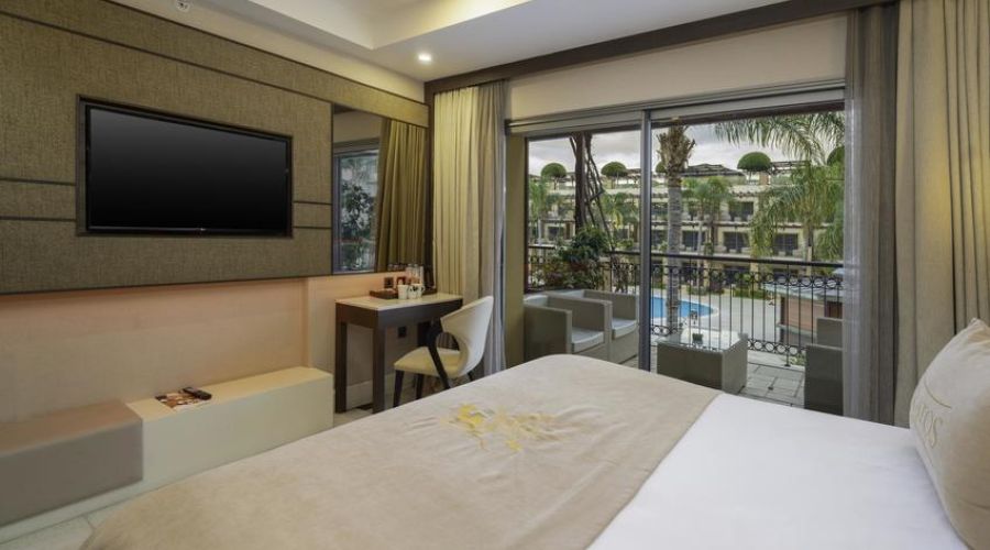 Cratos Premium Hotel & Casino