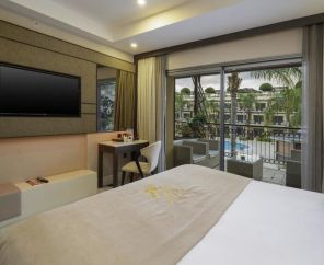 Cratos Premium Hotel & Casino
