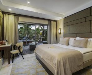 Cratos Premium Hotel & Casino