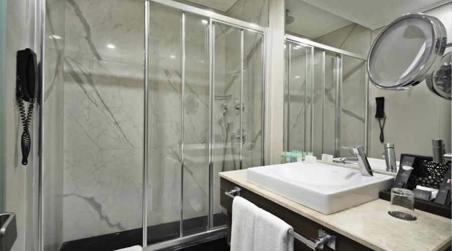 Cratos Premium Hotel & Casino