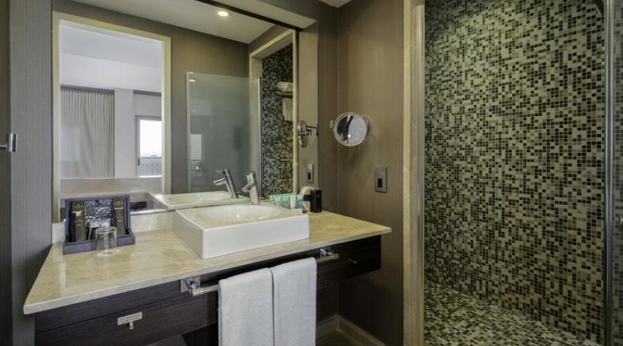 Cratos Premium Hotel & Casino