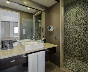 Cratos Premium Hotel & Casino
