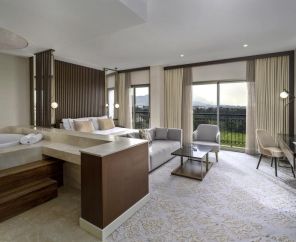 Cratos Premium Hotel & Casino