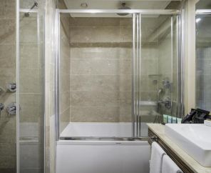 Cratos Premium Hotel & Casino