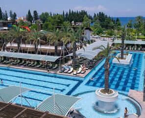 Crystal De Luxe Resort & Spa