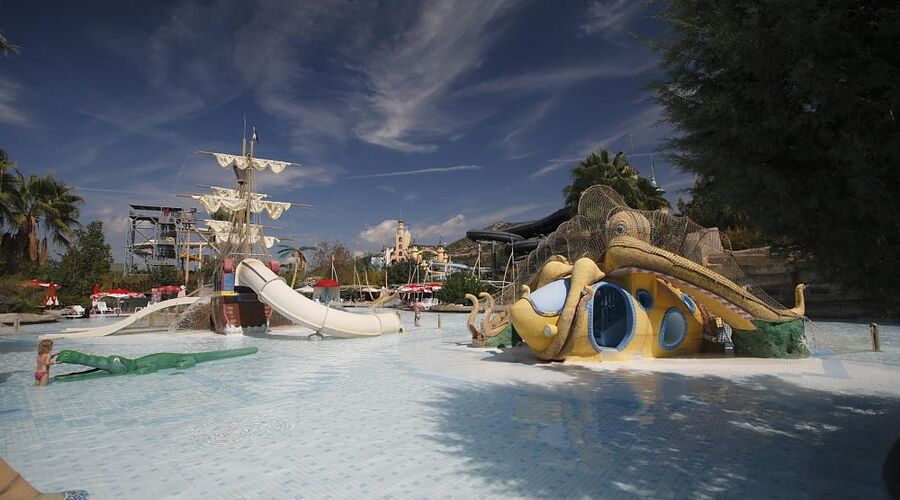 Aqua Fantasy Aquapark Hotel