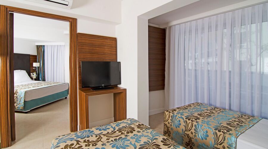 Palm Wings Beach Resort & Spa Kuşadası