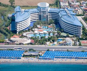 Crystal Admiral Resort Suites & Spa