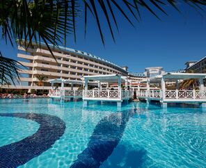 Crystal Admiral Resort Suites & Spa