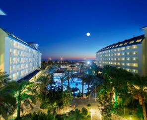 Crystal Admiral Resort Suites & Spa