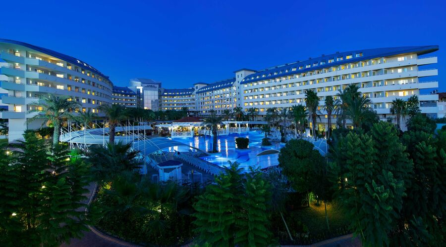 Crystal Admiral Resort Suites & Spa