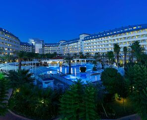 Crystal Admiral Resort Suites & Spa