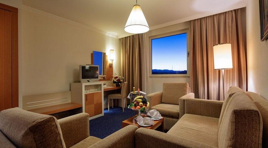 Crystal Admiral Resort Suites & Spa