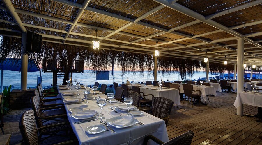 Crystal Admiral Resort Suites & Spa