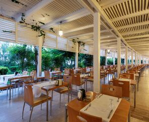 Crystal Admiral Resort Suites & Spa