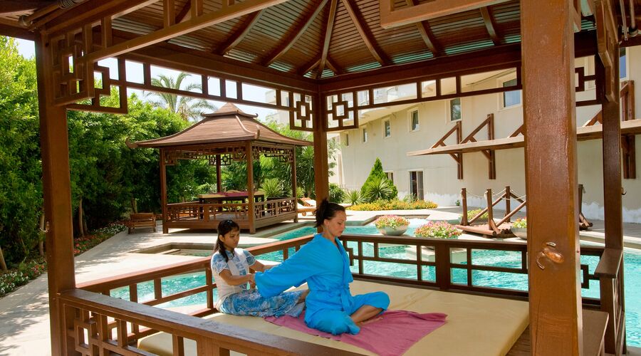 Crystal Admiral Resort Suites & Spa