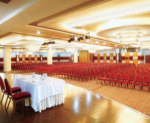 Crystal Admiral Resort Suites & Spa