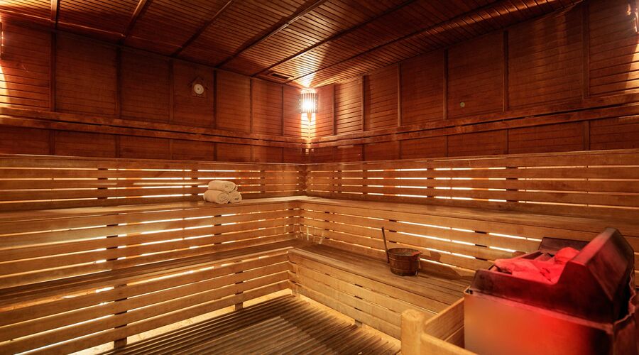 Crystal Admiral Resort Suites & Spa