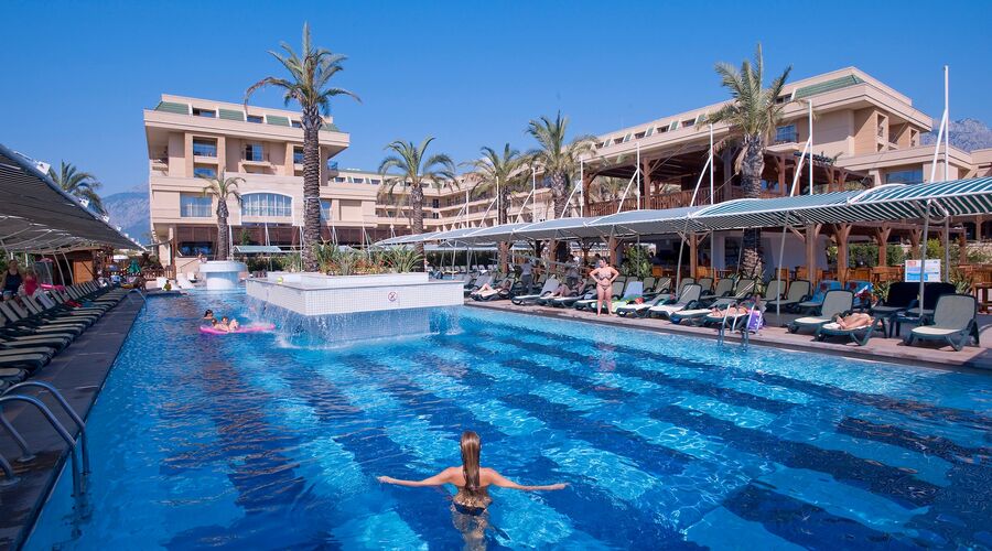 Crystal De Luxe Resort & Spa