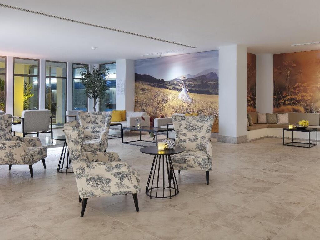 Nirvana Cosmopolitan Hotel