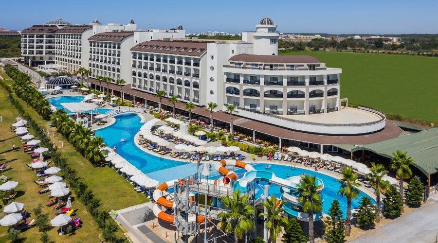 Crystal Admiral Resort Suites & Spa