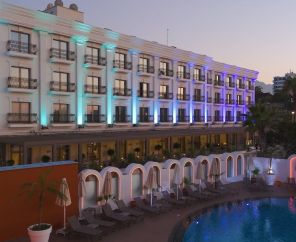 Rocks Hotel