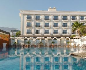 Rocks Hotel