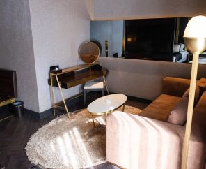 Rocks Hotel