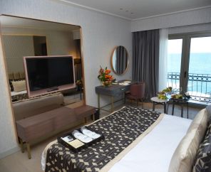 Rocks Hotel