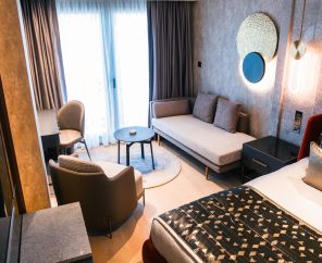 Rocks Hotel